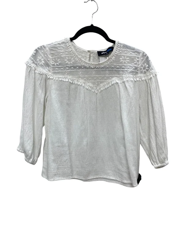 Top Long Sleeve By Clothes Mentor In White, Size: M